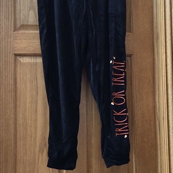 Rae dunn soft, velvet like black Halloween Trick Or Treat lounge Pants size LG - Picture 8 of 12